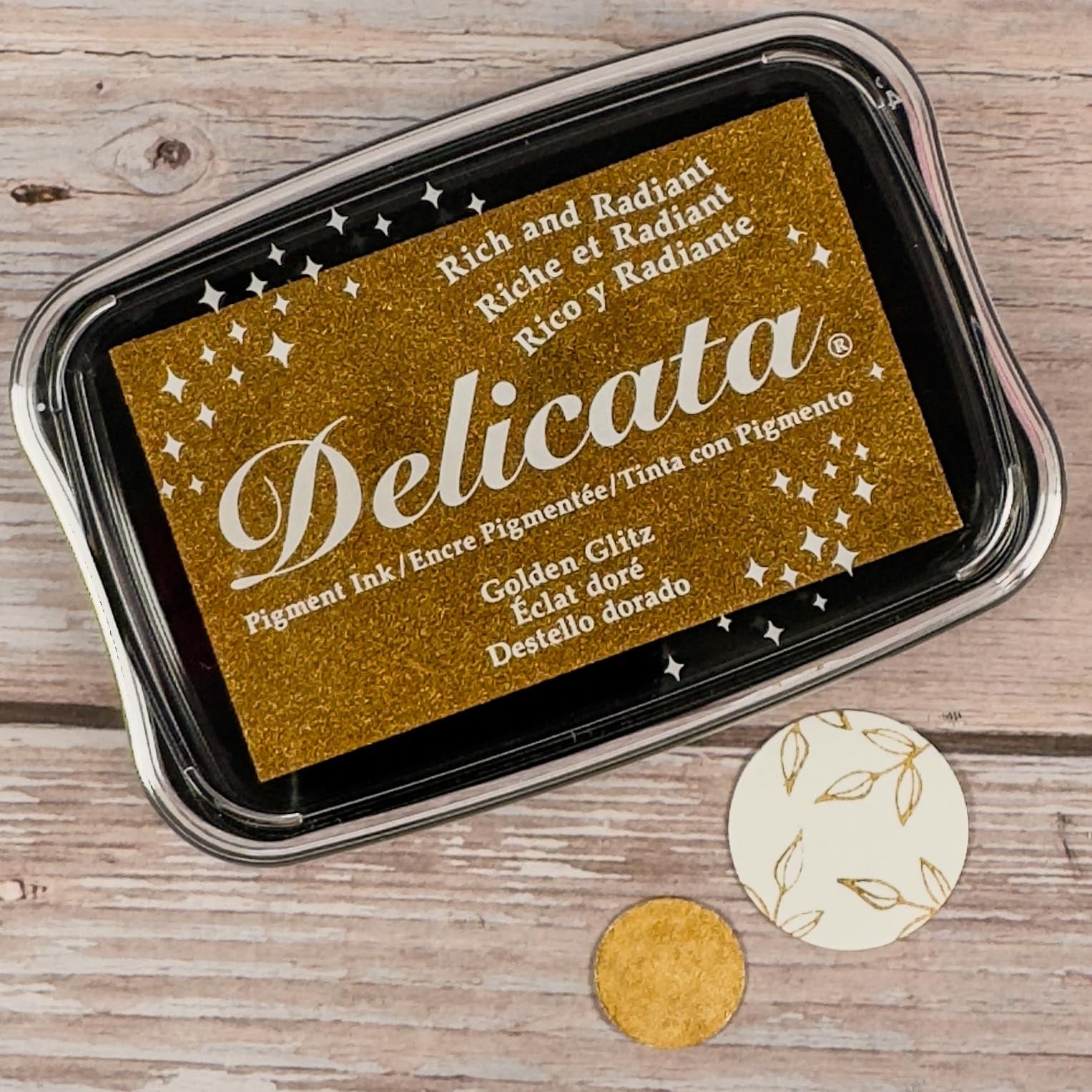 Delicata Golden Glitz – Stempelkissen Gold mit echtem Metallic - Schimmer - IN LOVE WITH PAPER