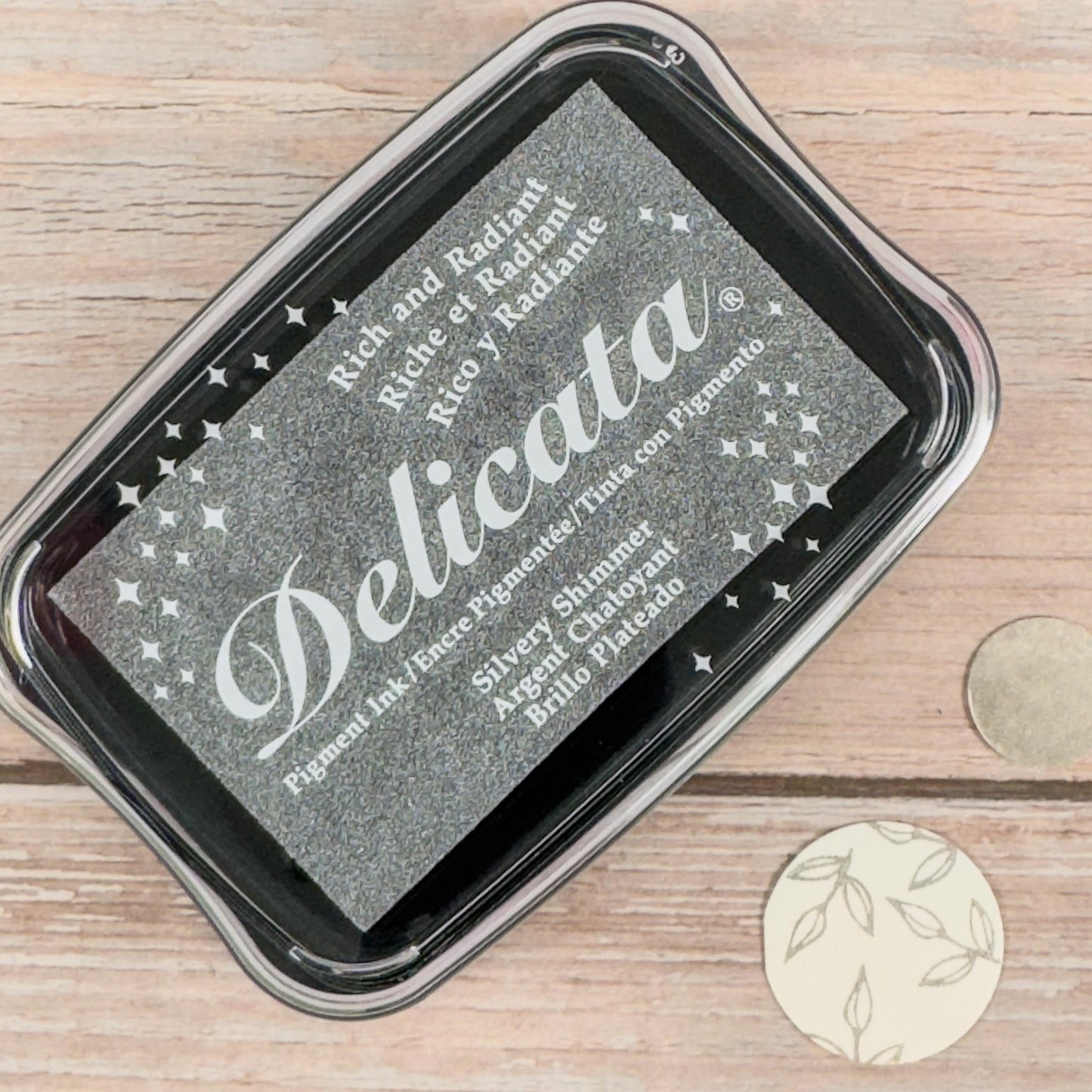 Delicata Silvery Shimmer – Stempelkissen Silber mit echtem Metallic - Schimmer - IN LOVE WITH PAPER