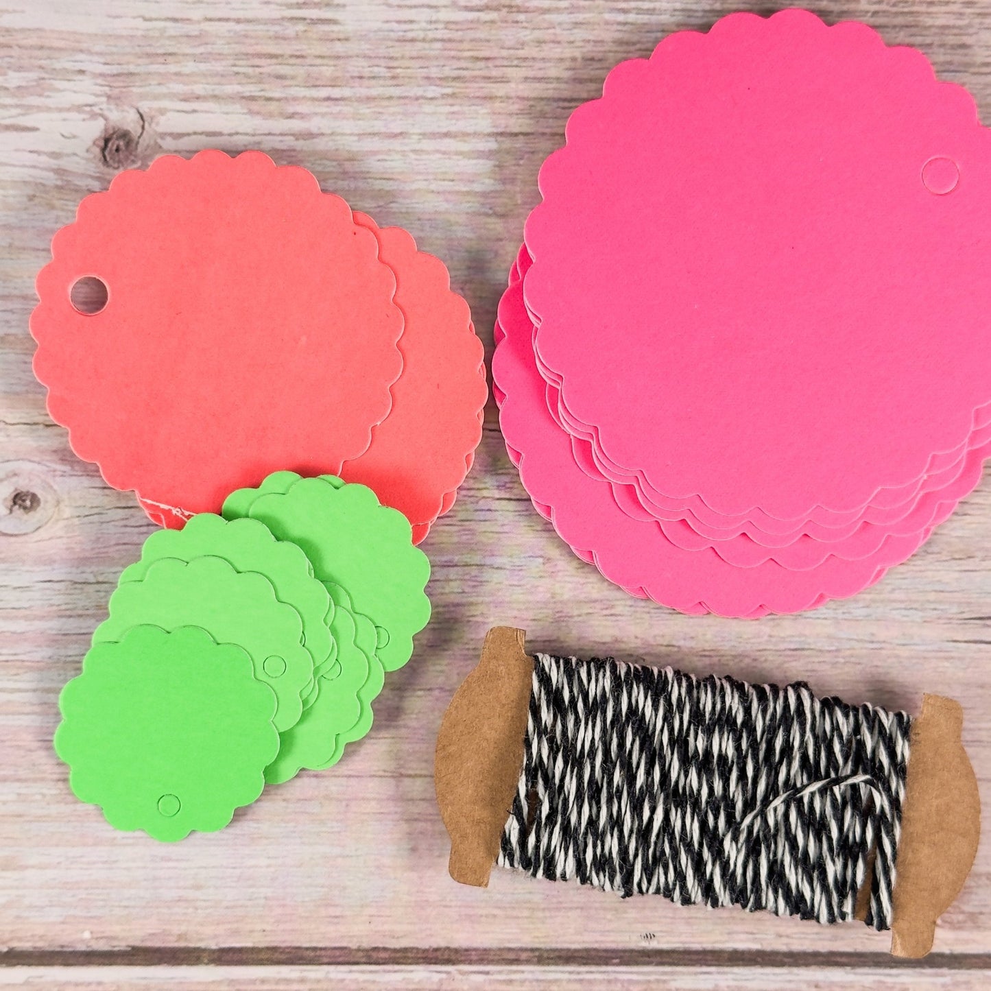 Geschenkanhänger Rosette neonmix (30 Stück) - IN LOVE WITH PAPER