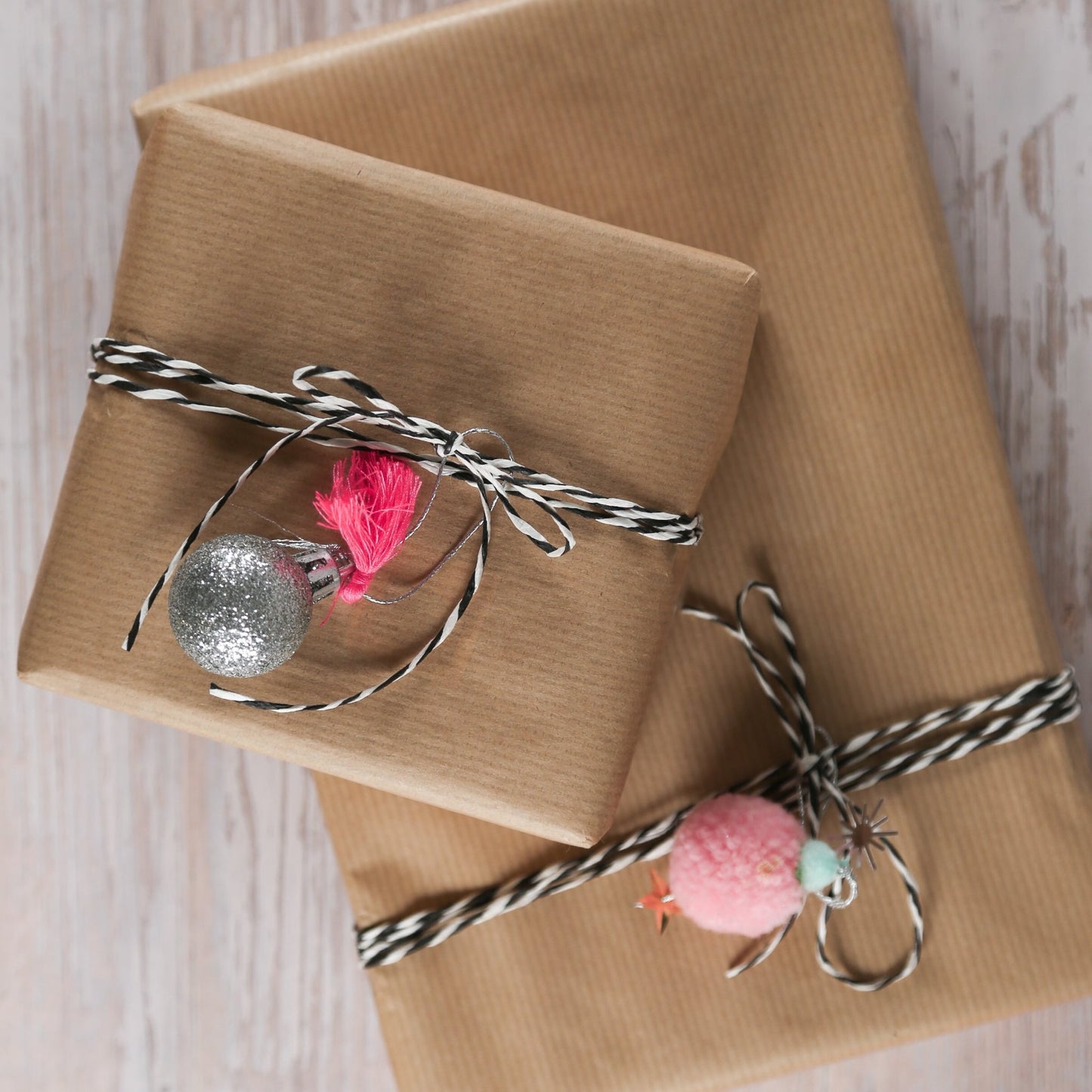 Geschenkanhänger Weihnachtskugel Pink (groß) - IN LOVE WITH PAPER