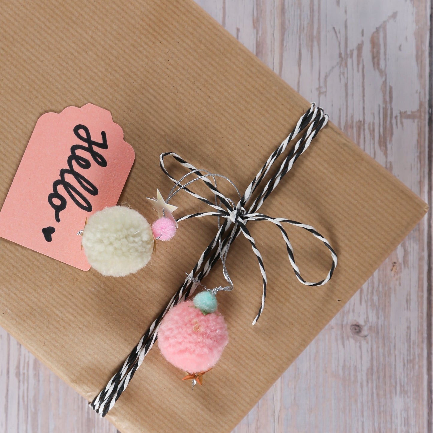 Geschenkanhänger Weihnachtskugel Pink (groß) - IN LOVE WITH PAPER