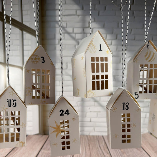 Papphäuser mit Bändchen (6 Stück) in weiß