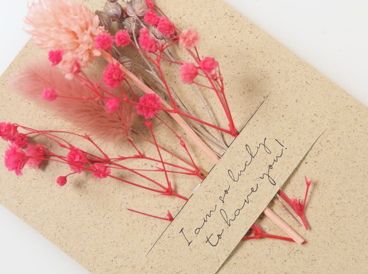 DIY Valentinstagskarte basteln – unperfekt, kreativ & von Herzen - IN LOVE WITH PAPER