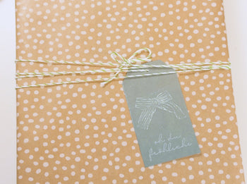 Geprägte Geschenkanhänger mit Vintage-Effekt - IN LOVE WITH PAPER