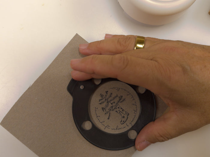 Weihnachtskarte mit fliegendem Stanzer – ein kleiner Trick für perfekte Ausstanzungen - IN LOVE WITH PAPER