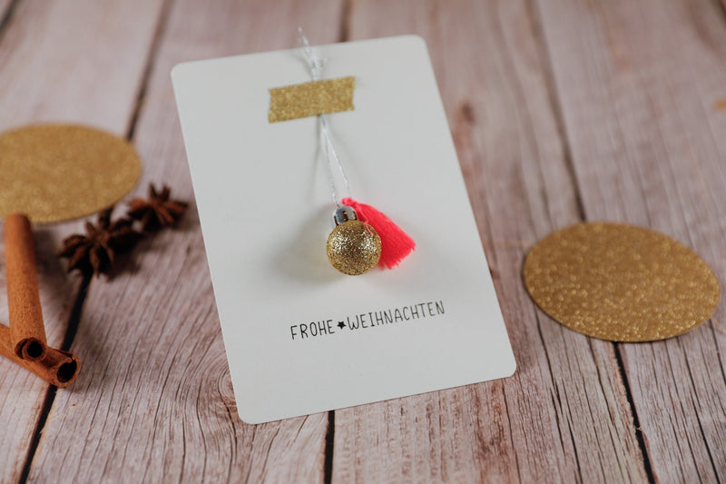 Weihnachtskarte mit Mini-Weihnachtskugel – einfach & besonders - IN LOVE WITH PAPER