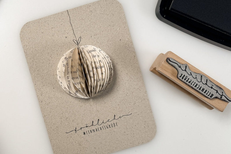 Weihnachtskarte mit Wabenball aus Buchseiten - IN LOVE WITH PAPER