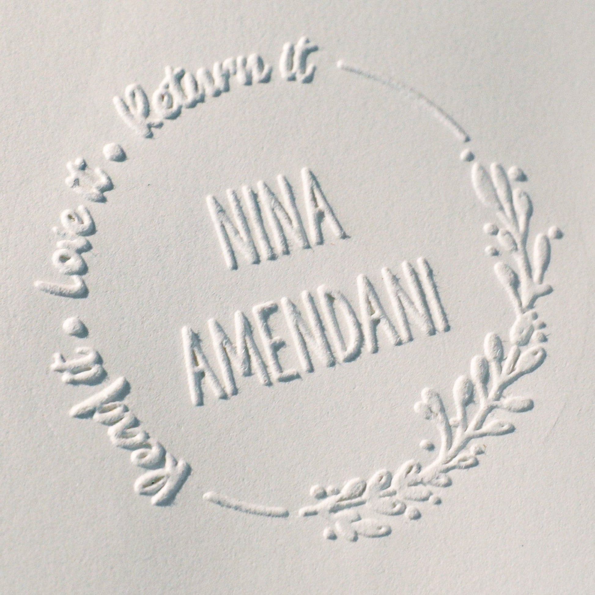 Buchprägestempel "Blumenkranz" - IN LOVE WITH PAPER