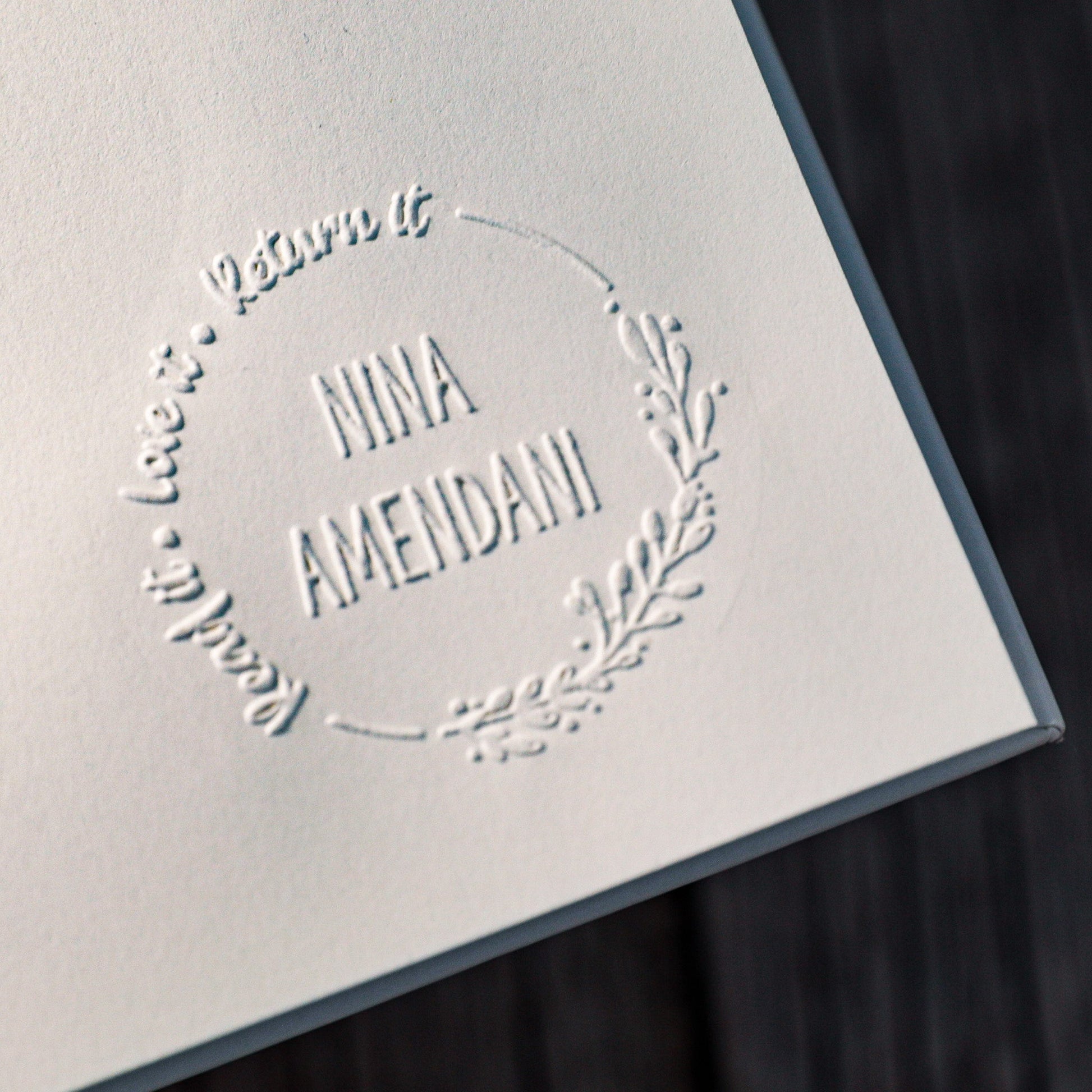 Buchprägestempel "Blumenkranz" - IN LOVE WITH PAPER