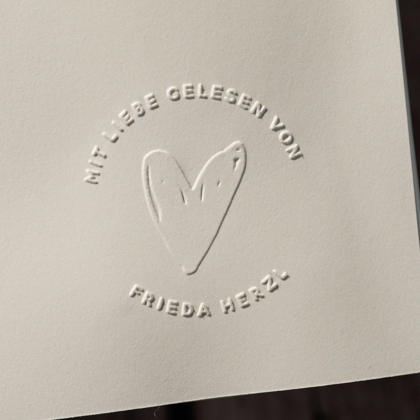 Buchprägestempel „Bücherliebe" - IN LOVE WITH PAPER