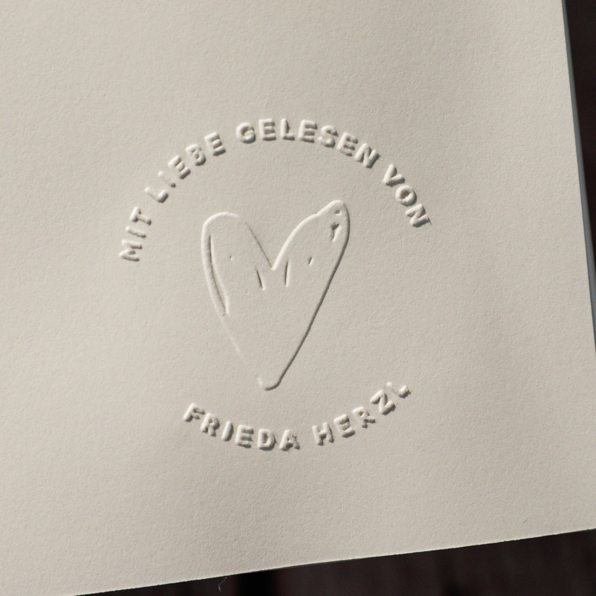 Buchprägestempel „Bücherliebe" - IN LOVE WITH PAPER
