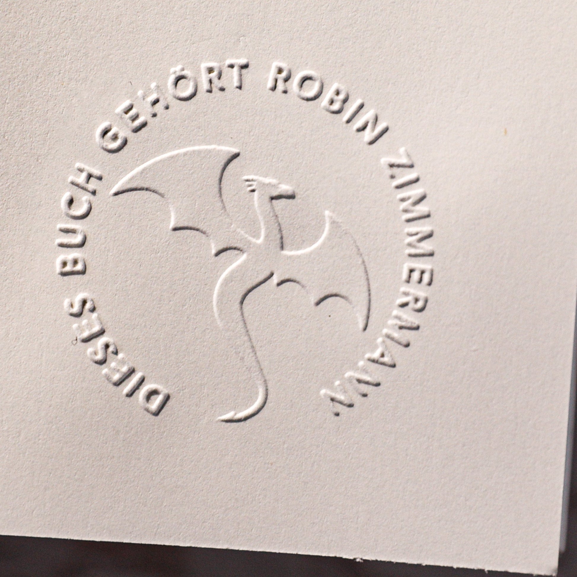 Buchprägestempel „Lesedrache" - IN LOVE WITH PAPER