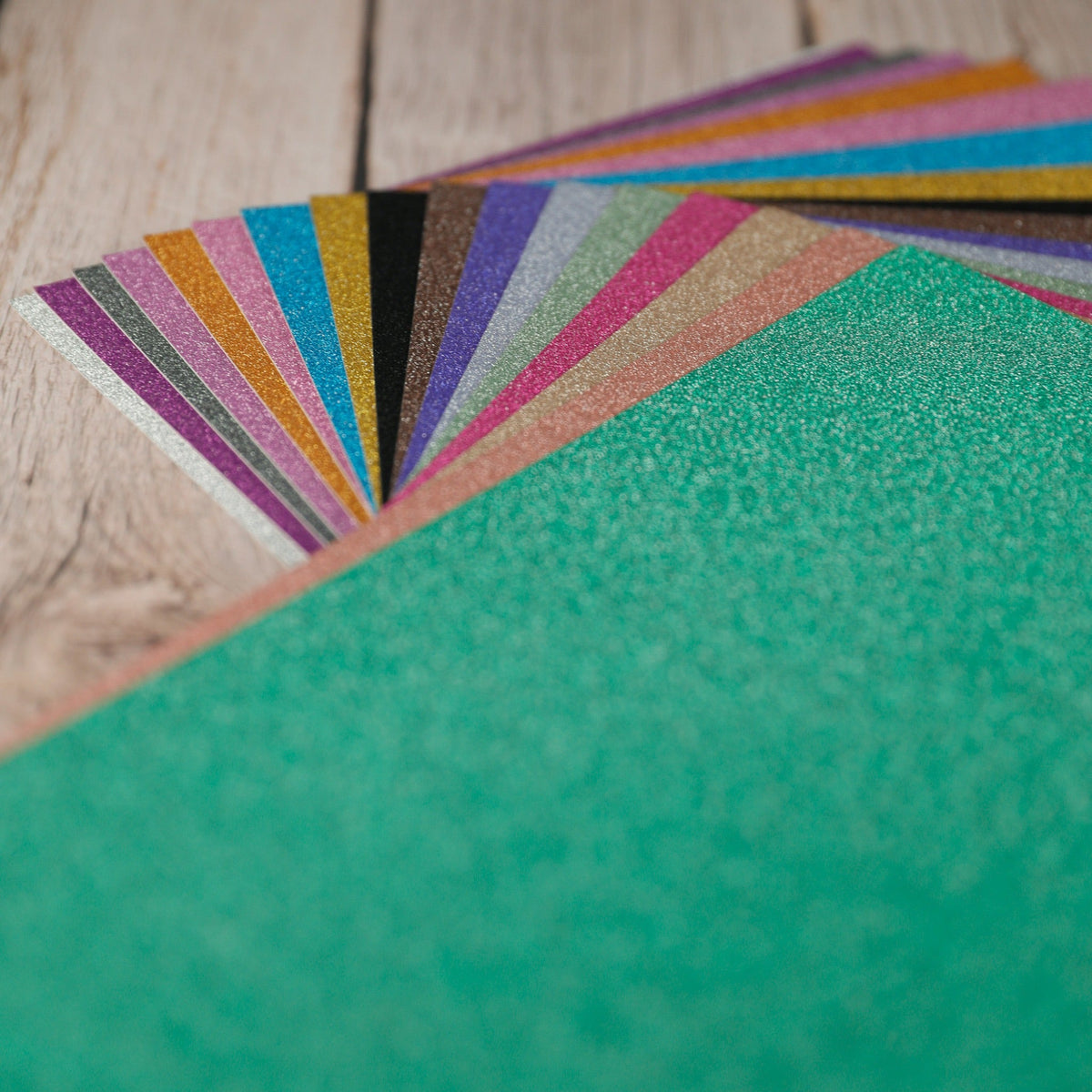 Florence Glitzerpapier A4 Sortiment – 40 Bögen in 20 Farben, Farbfächer