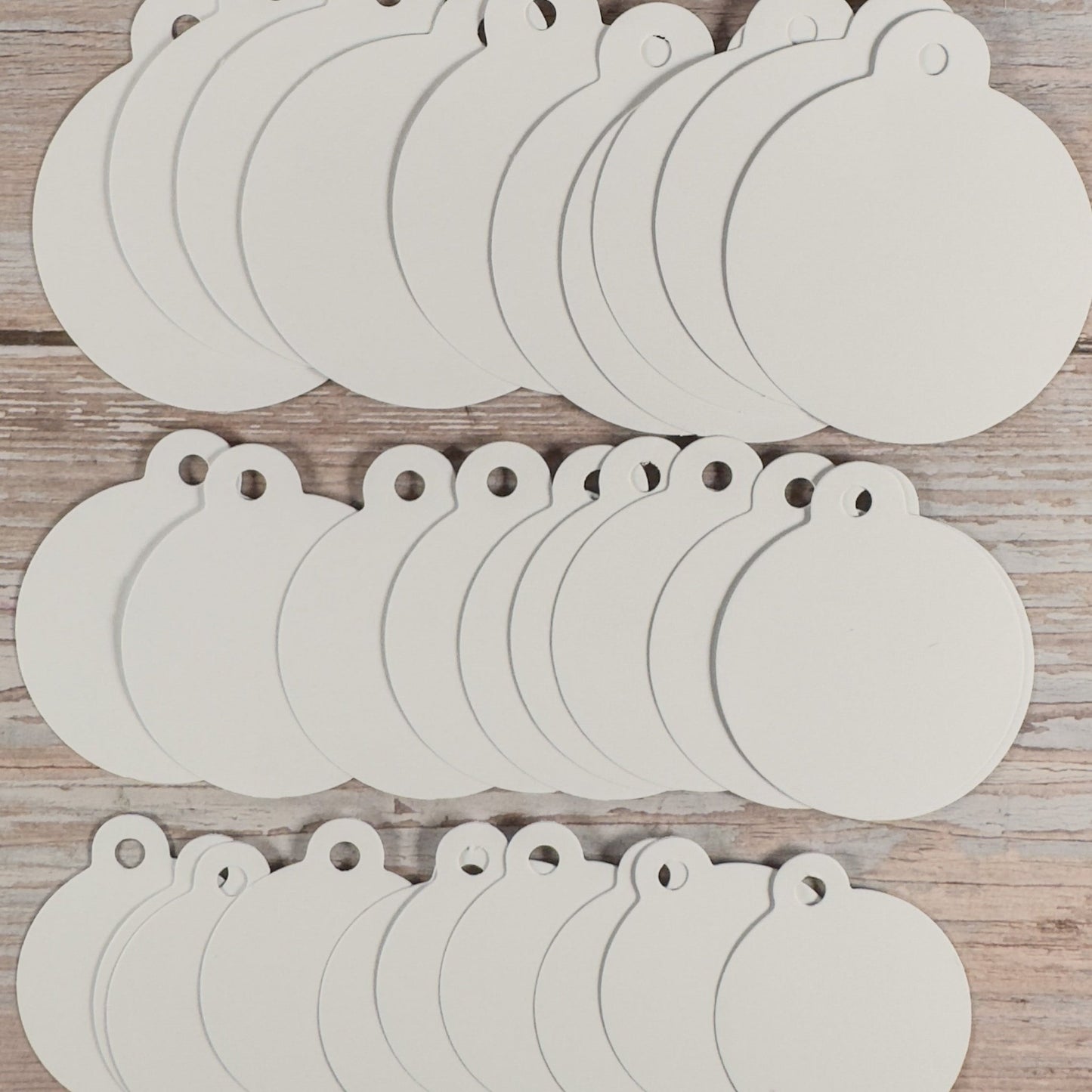 Geschenkanhänger Weihnachtskugeln (30 Stück) - IN LOVE WITH PAPER