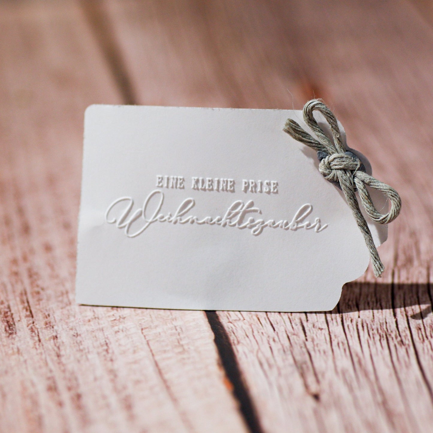 Prägestempel "Eine Kleine Prise Weihnachtszauber" - IN LOVE WITH PAPER