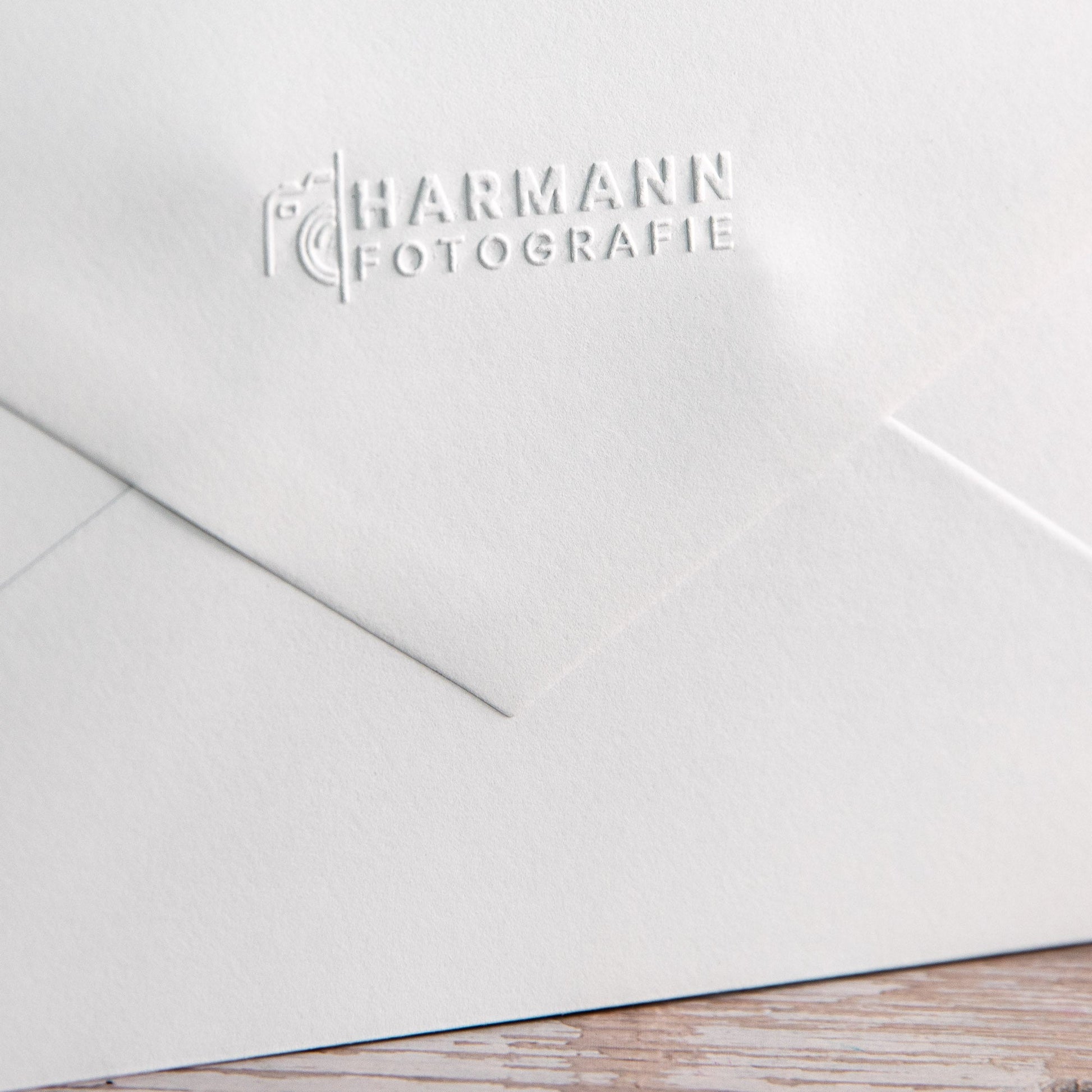 Prägestempel mit Deinem Logo & Deinem Design - IN LOVE WITH PAPER