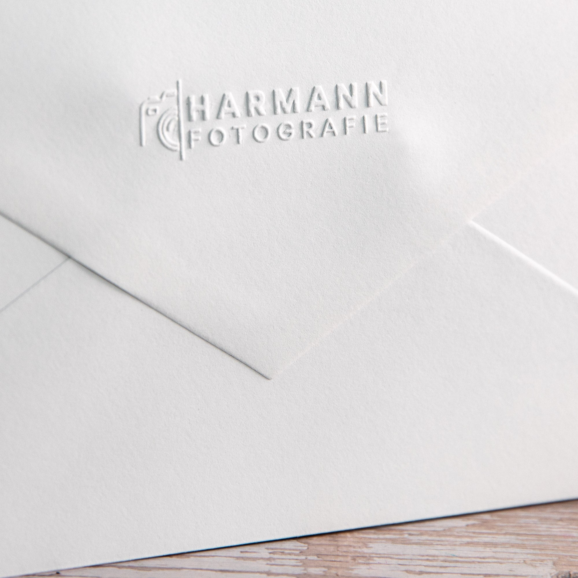 Prägestempel mit Deinem Logo & Deinem Design - IN LOVE WITH PAPER