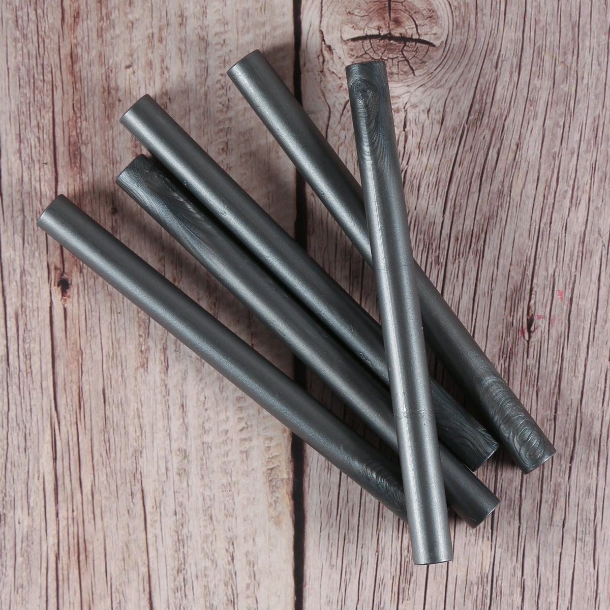 Fünf Siegelwachs-Stangen in silber, satiniert, 11 mm – für Wachspistole und Wachstöpfchen