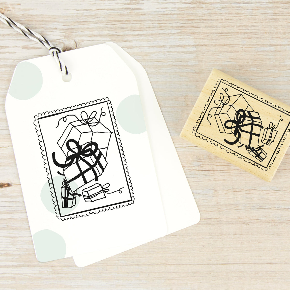 Stempel "Briefmarke mit Geschenken" (zwei Größen) - IN LOVE WITH PAPER